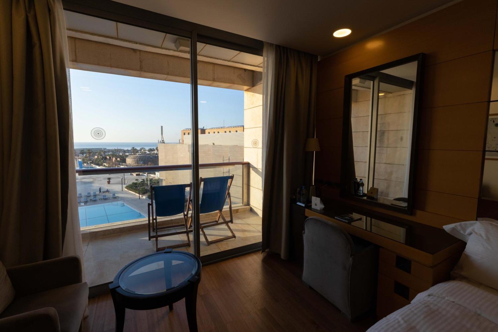 Resort Coral And Beirut